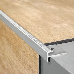 Lépcsőélvédő profil 3mm x 2,7m